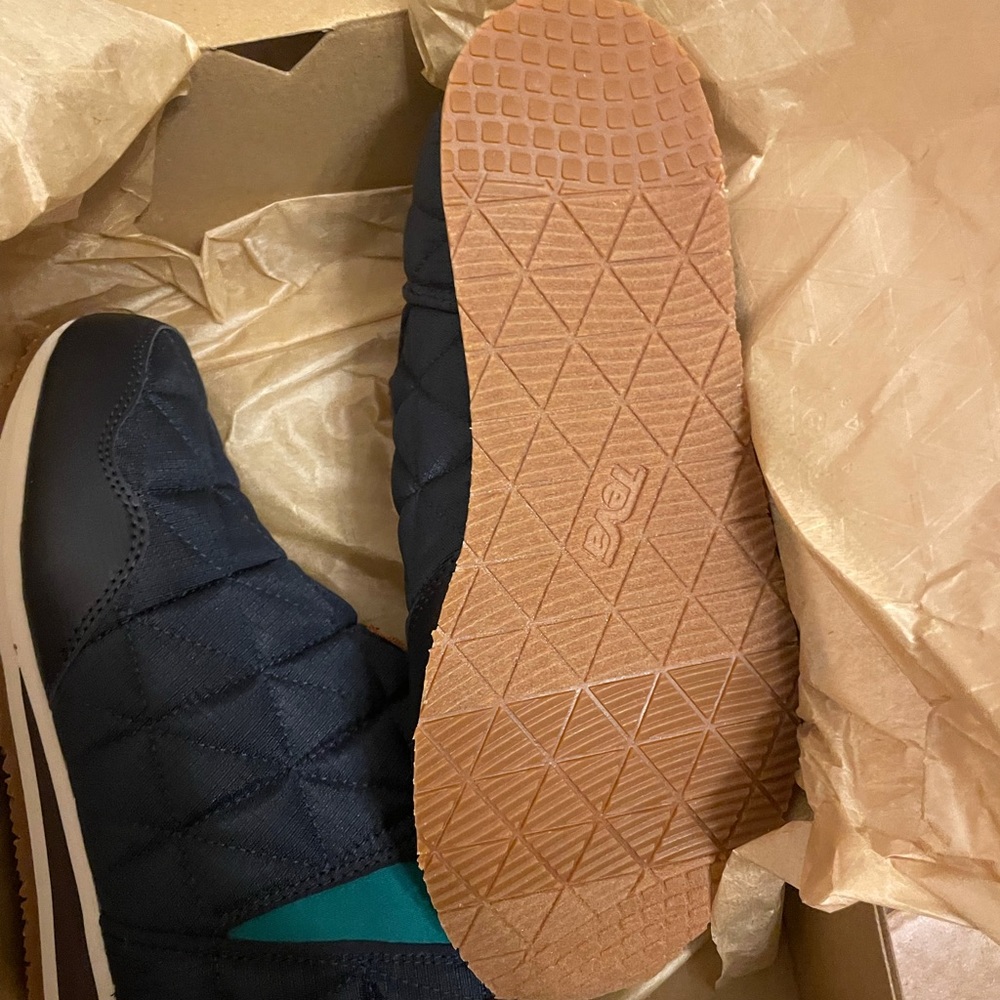 Women’s Teva ReEmber mid boots